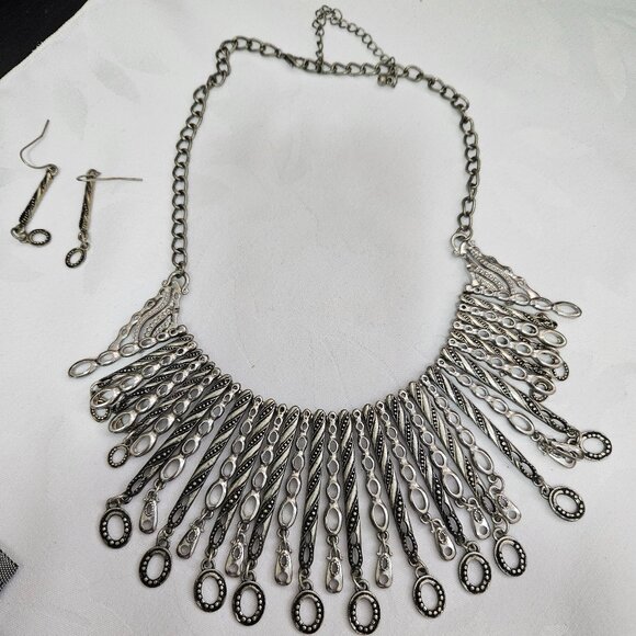 Statement necklace and earrings set - Picture 1 of 5